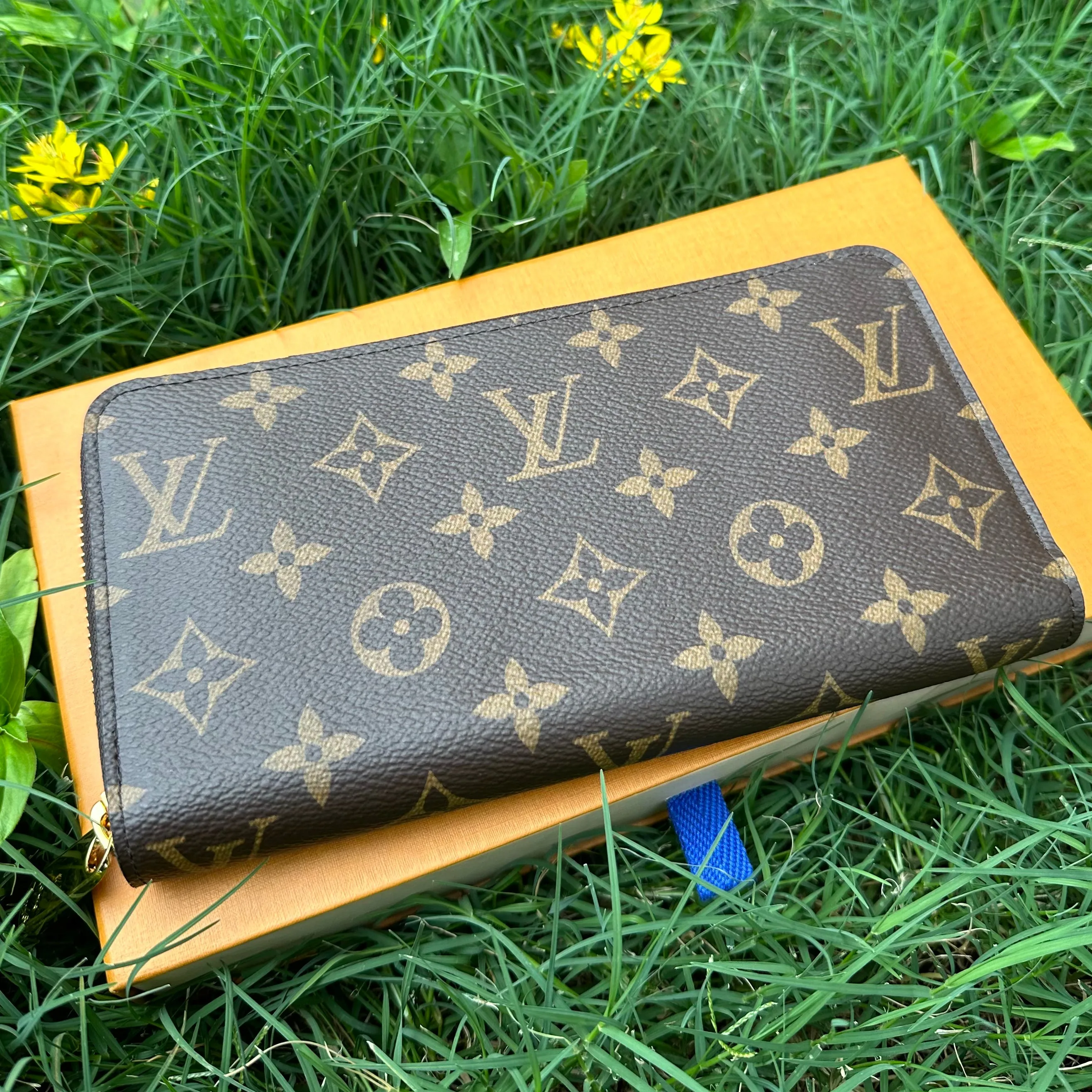 LOUIS VUITTON Monogram Zippy Wallet NWT