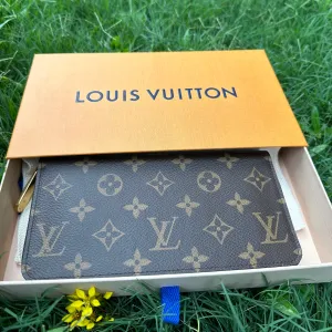 LOUIS VUITTON Monogram Zippy Wallet NWT