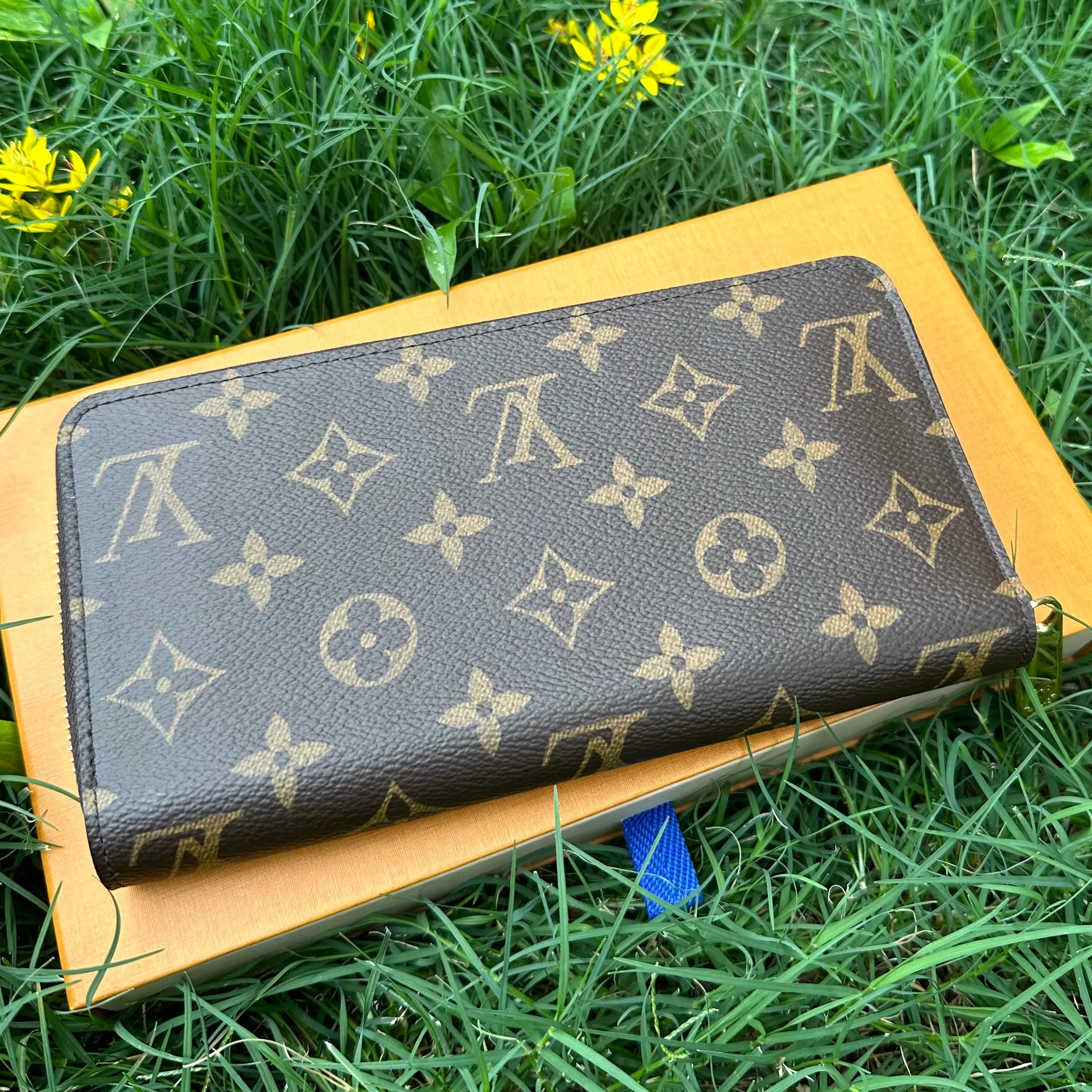 LOUIS VUITTON Monogram Zippy Wallet NWT