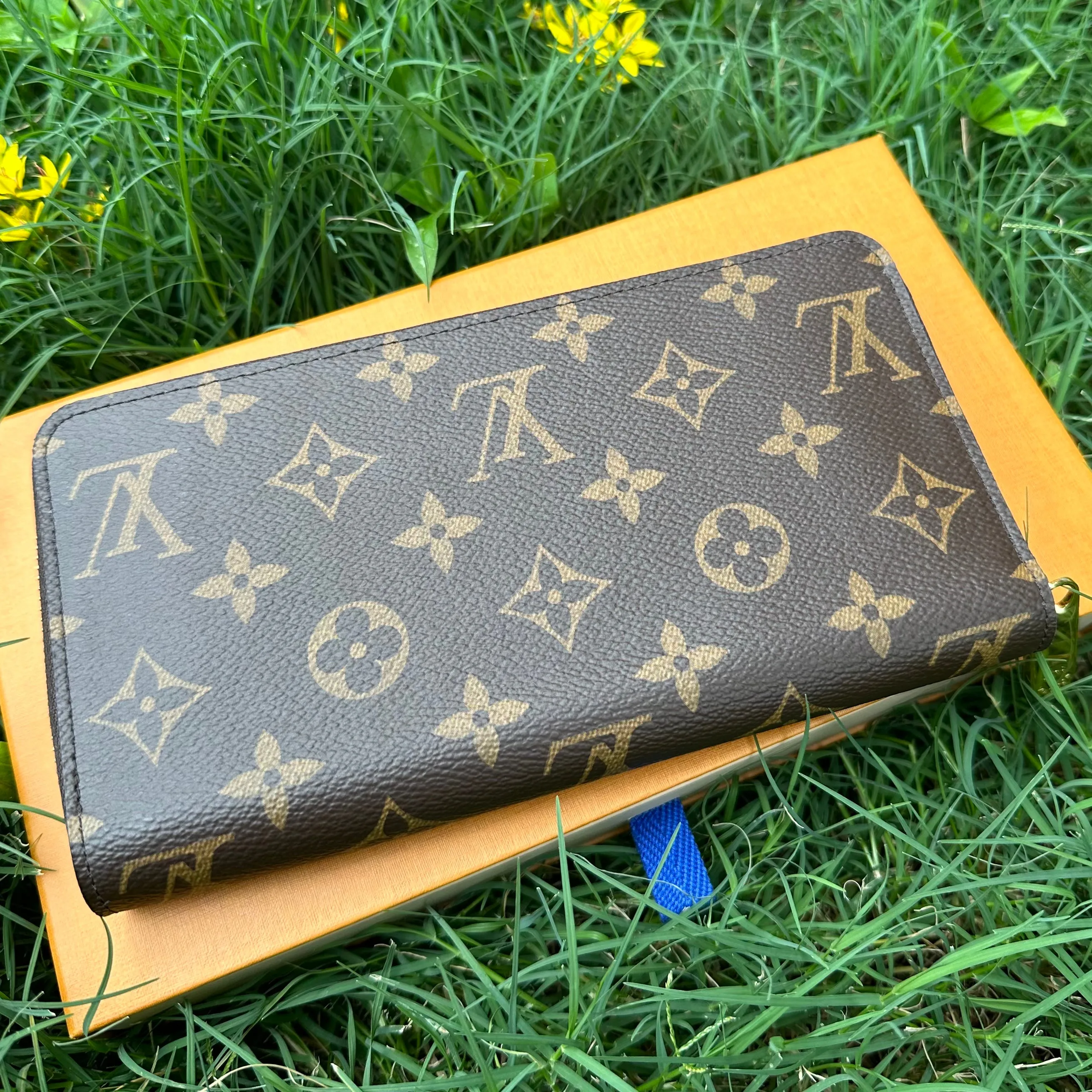 LOUIS VUITTON Monogram Zippy Wallet NWT