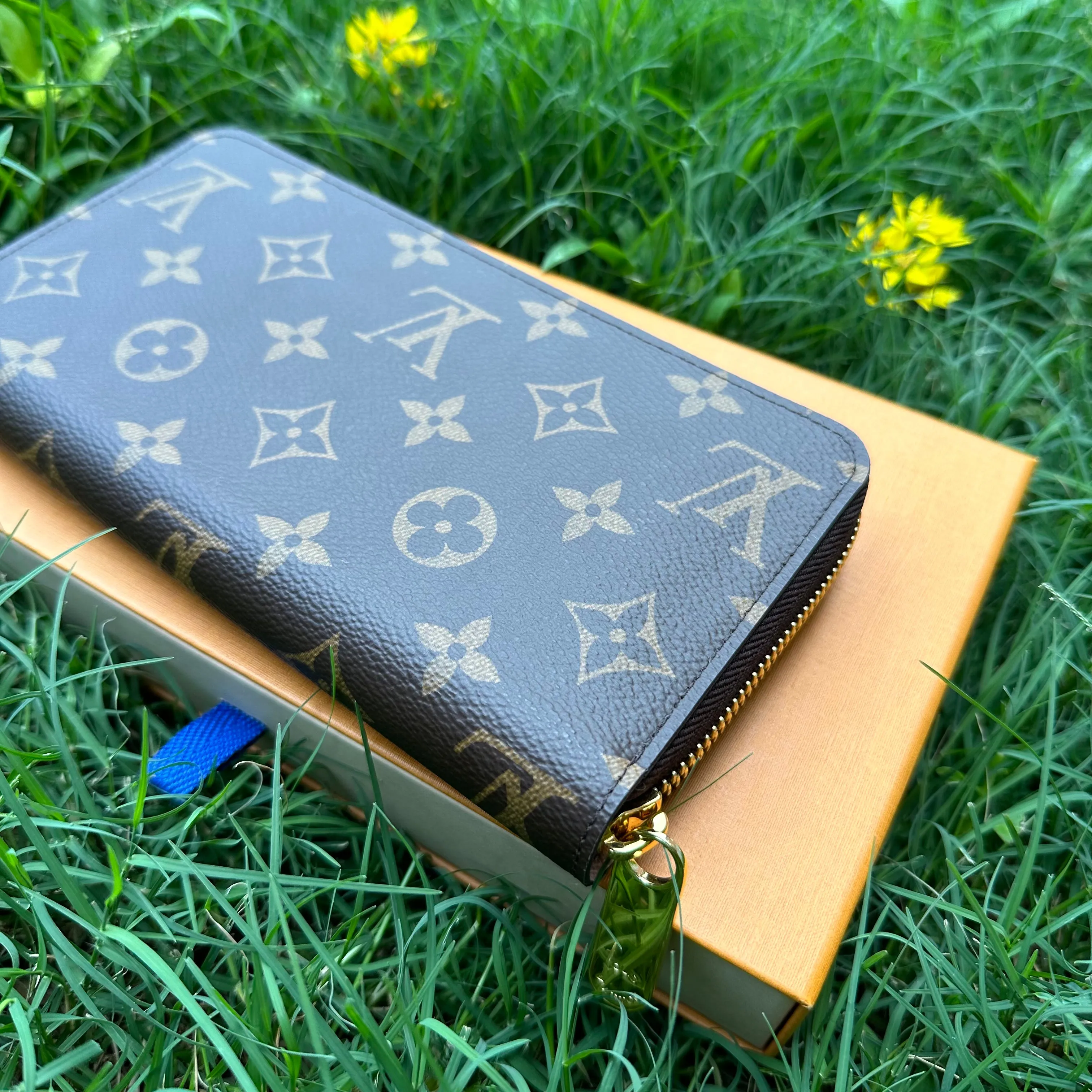 LOUIS VUITTON Monogram Zippy Wallet NWT