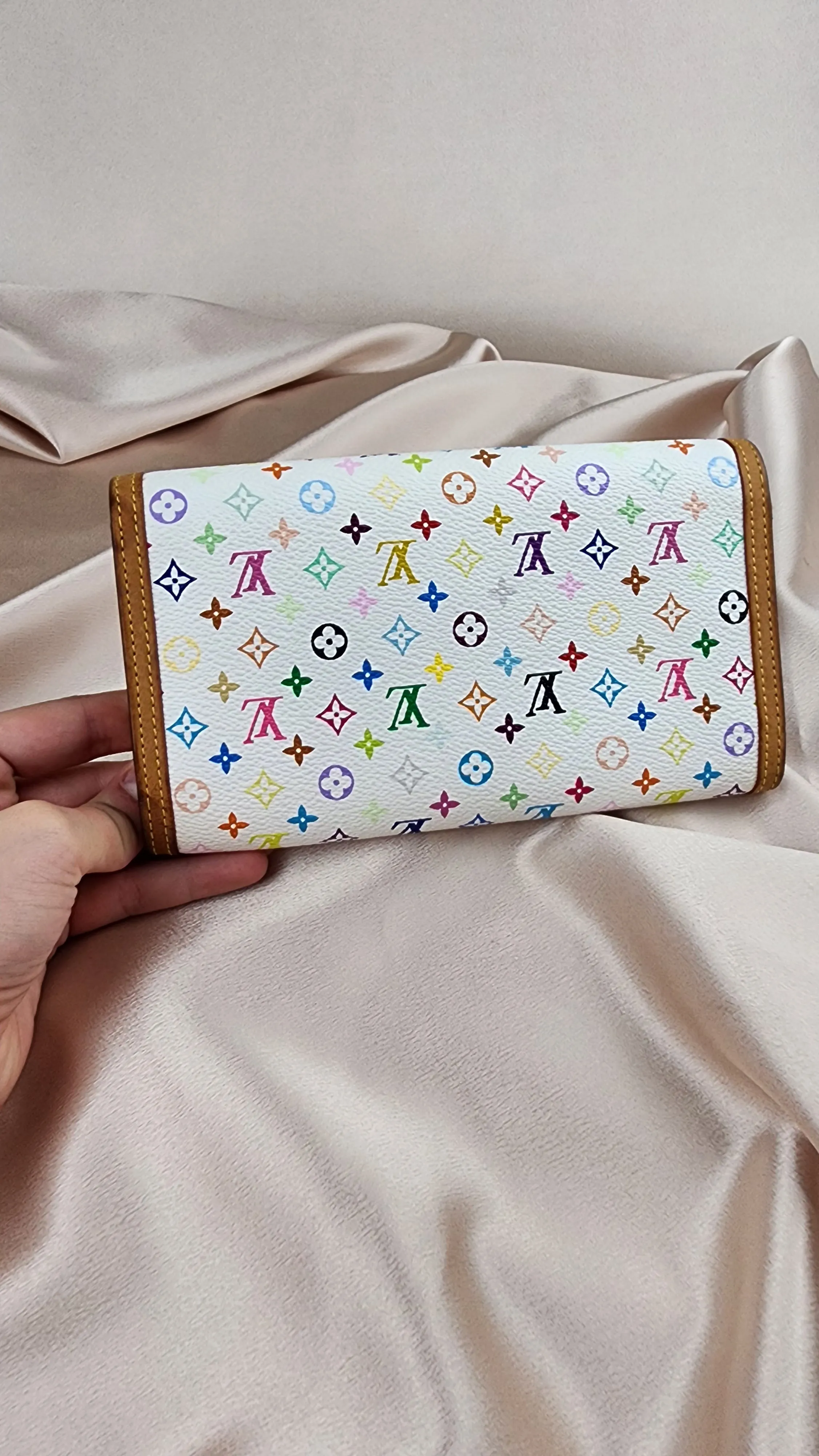 Louis Vuitton Multicolor International Wallet - 0377